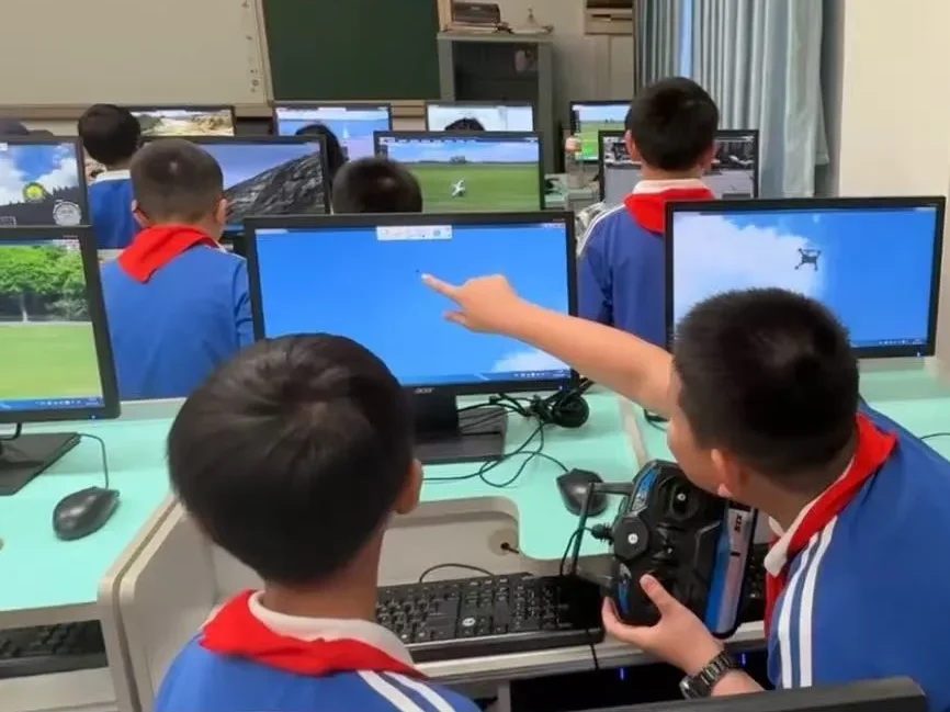 青少年无人机科普课堂：从飞行原理到模拟操控